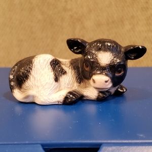 Small Vtg Handpainted Ceramic Cow Figurine 3 inch x 1.5 inch Blemishes